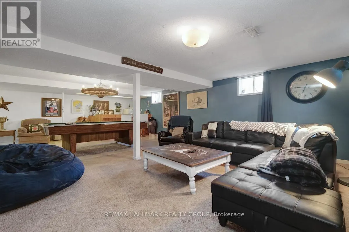 20 HILLTOP CRESCENT S