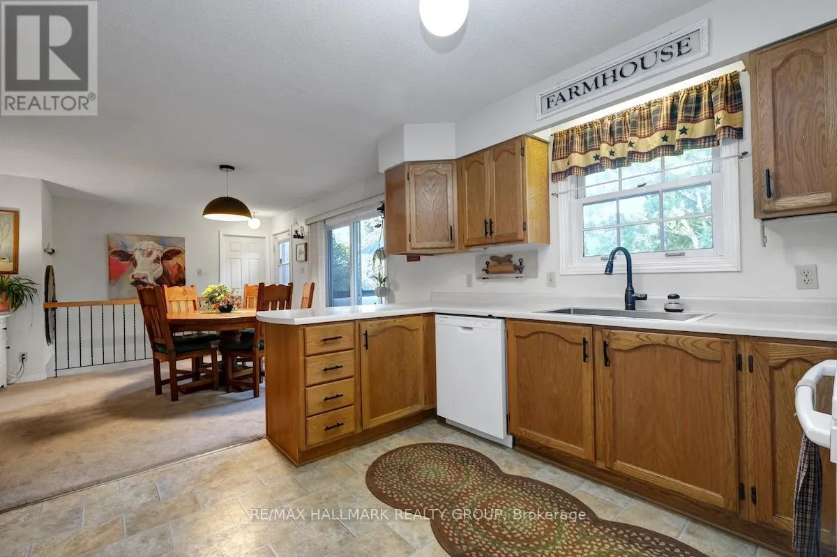 20 HILLTOP CRESCENT S
