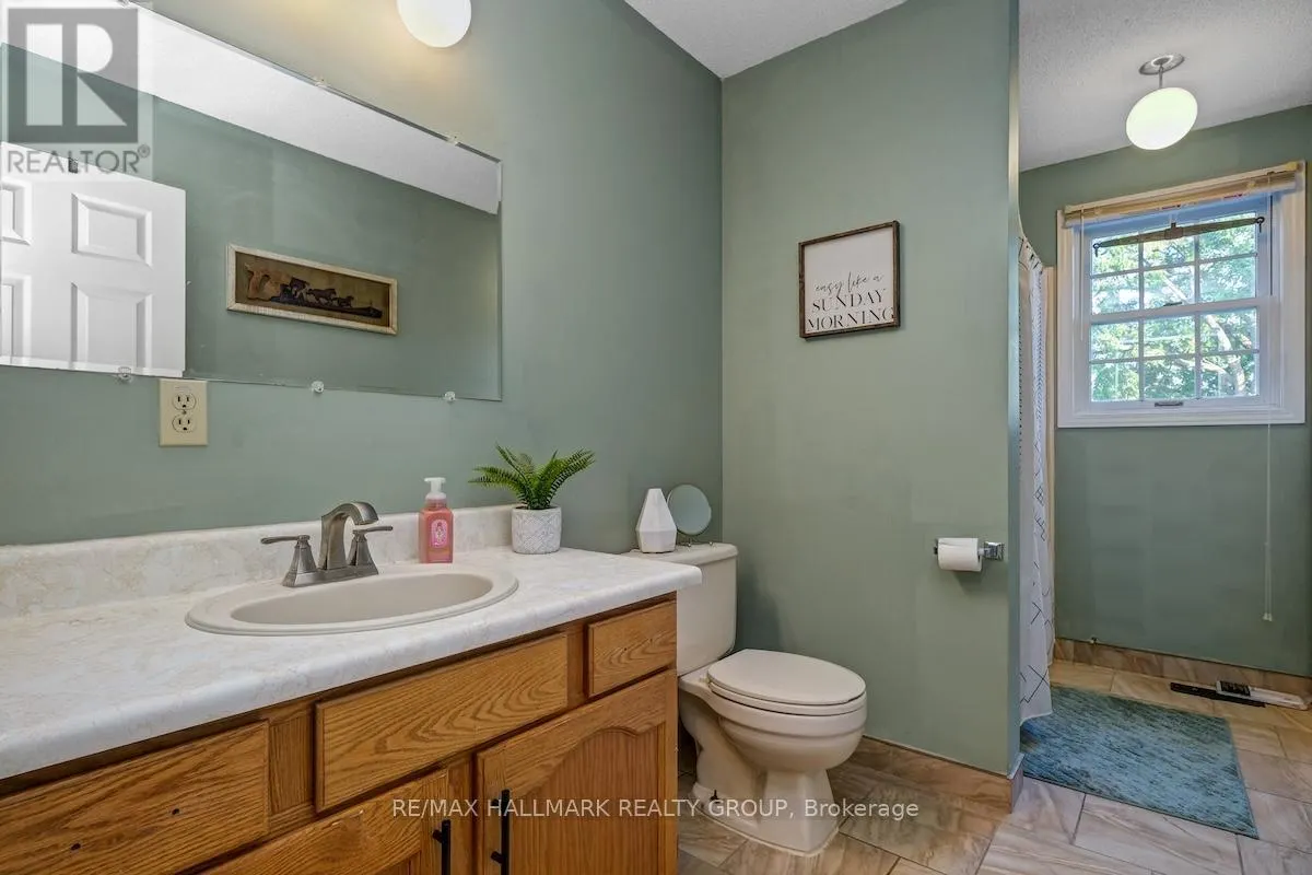 20 HILLTOP CRESCENT S