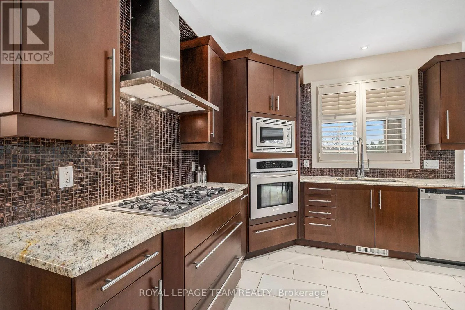 5386 MANSEL CRESCENT