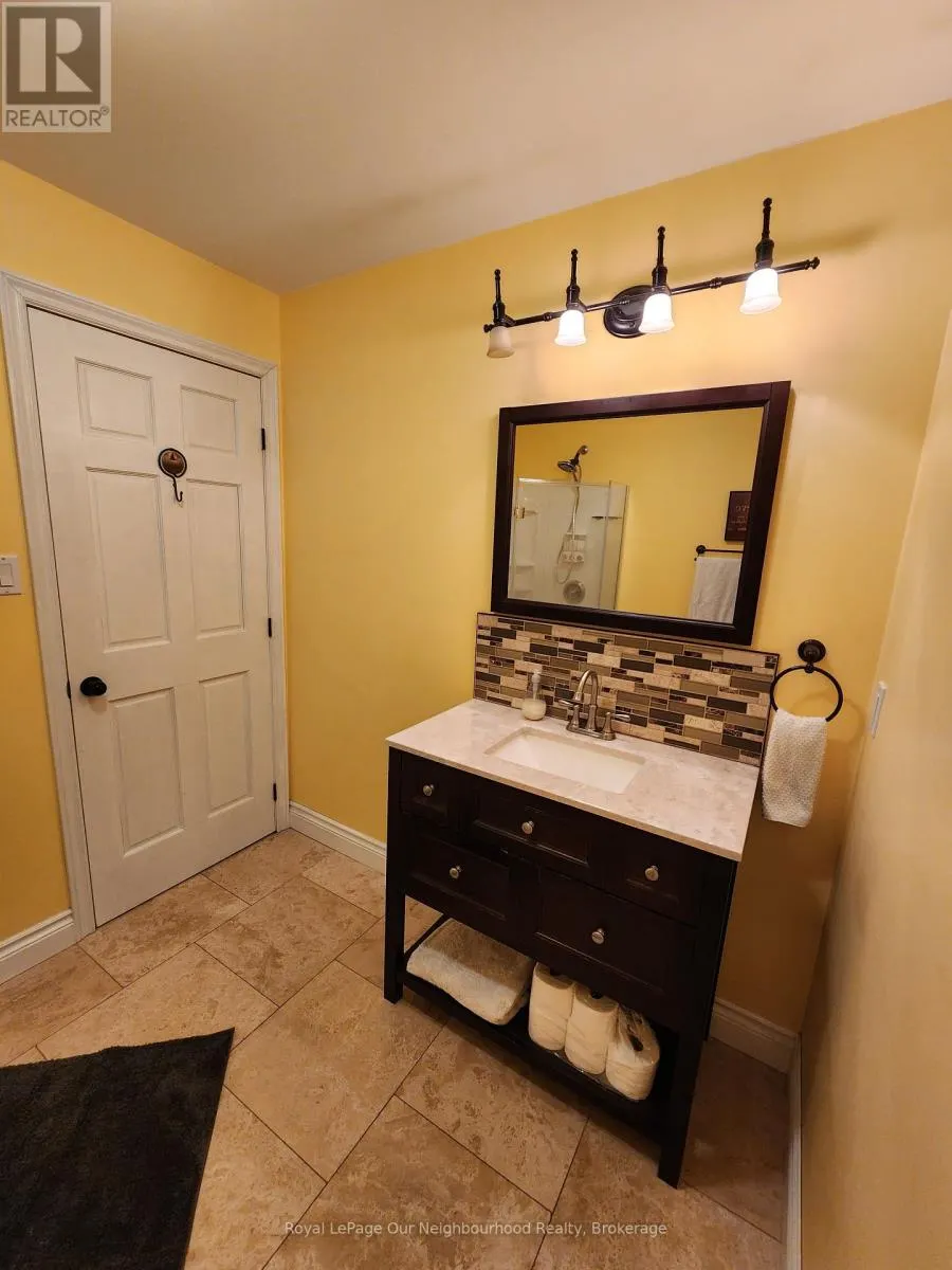 1042 SKI RIDGE TRAIL