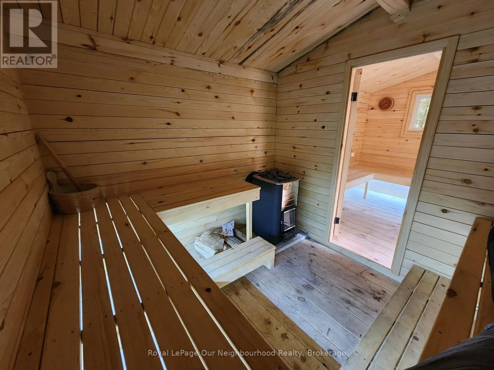 1042 SKI RIDGE TRAIL