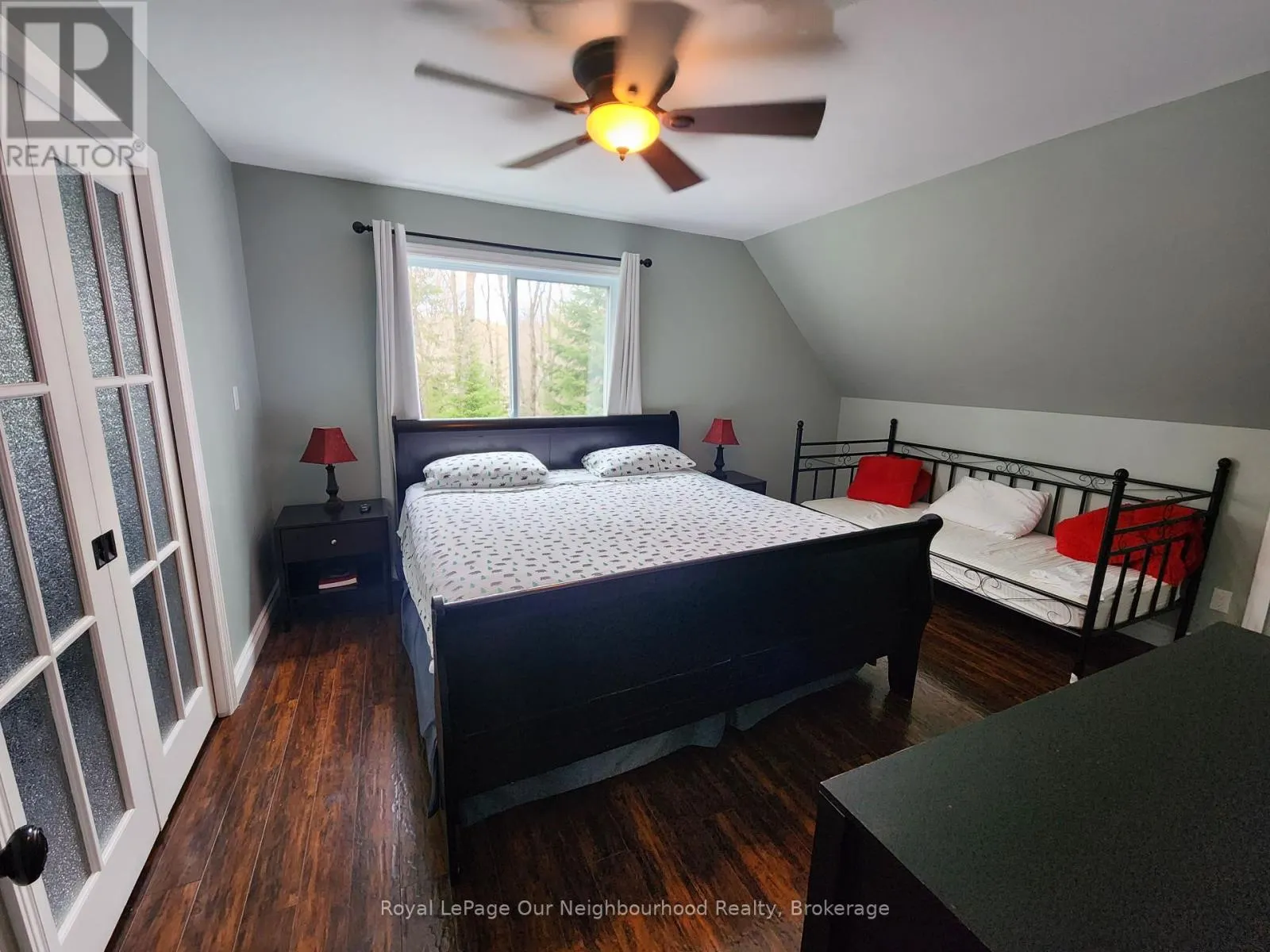 1042 SKI RIDGE TRAIL