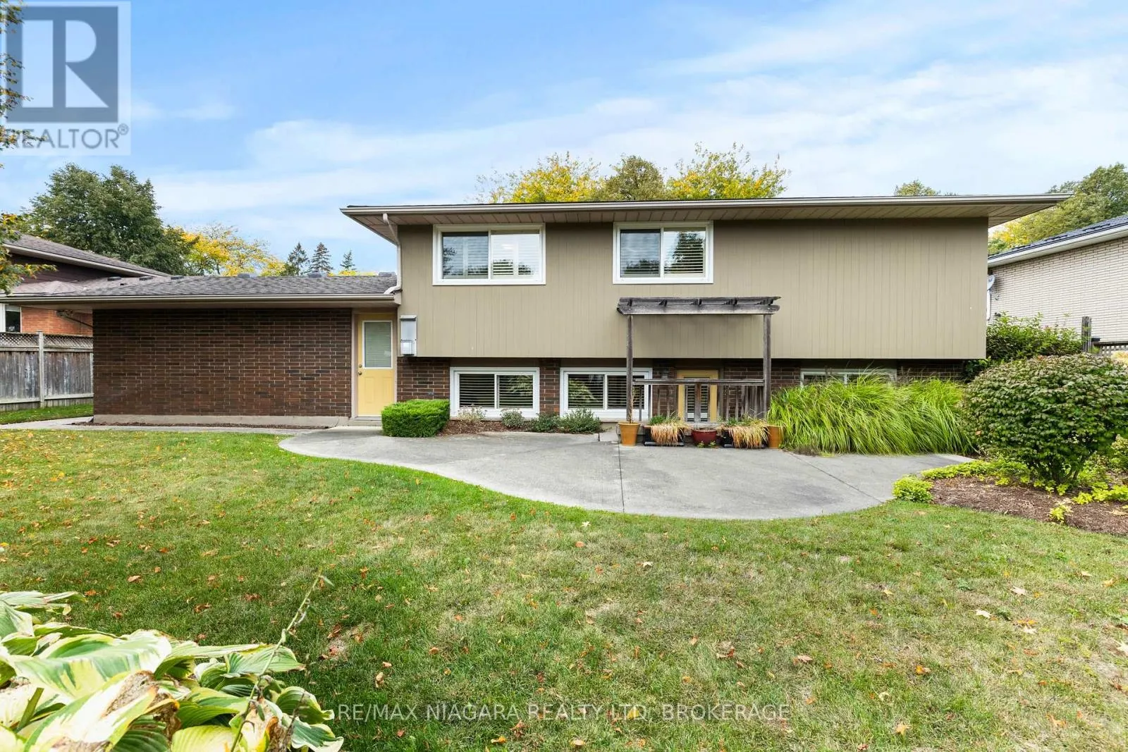 22 ROYAL YORK ROAD