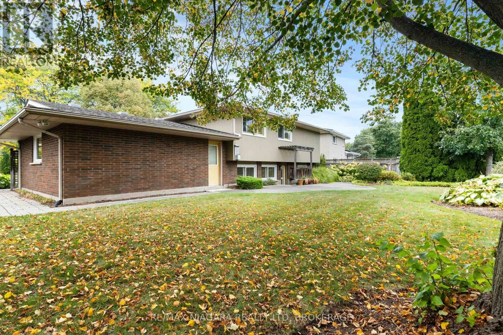 22 ROYAL YORK ROAD