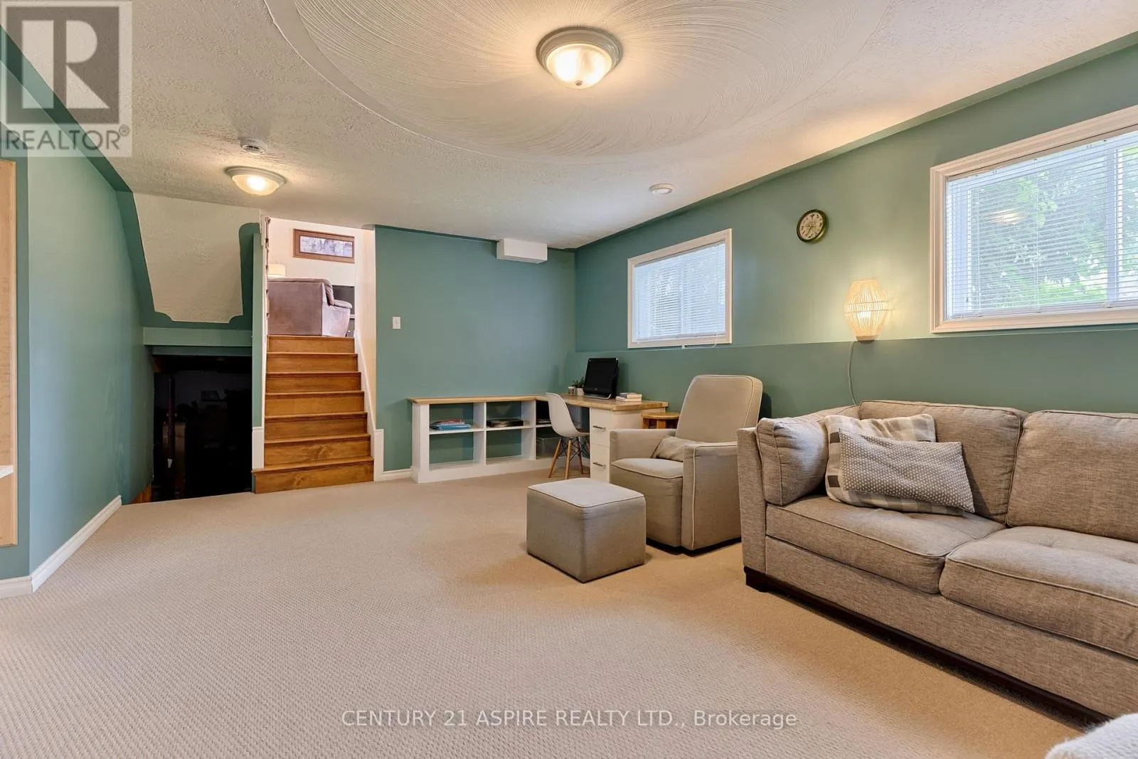 6 GERALD AVENUE