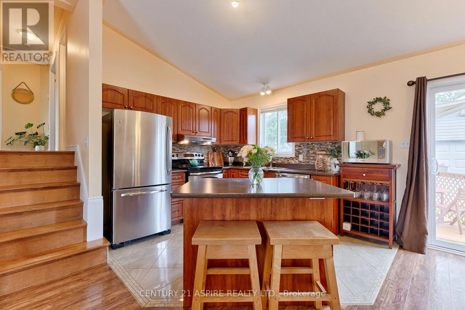 6 GERALD AVENUE