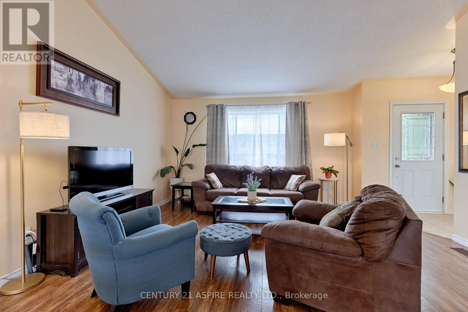 6 GERALD AVENUE