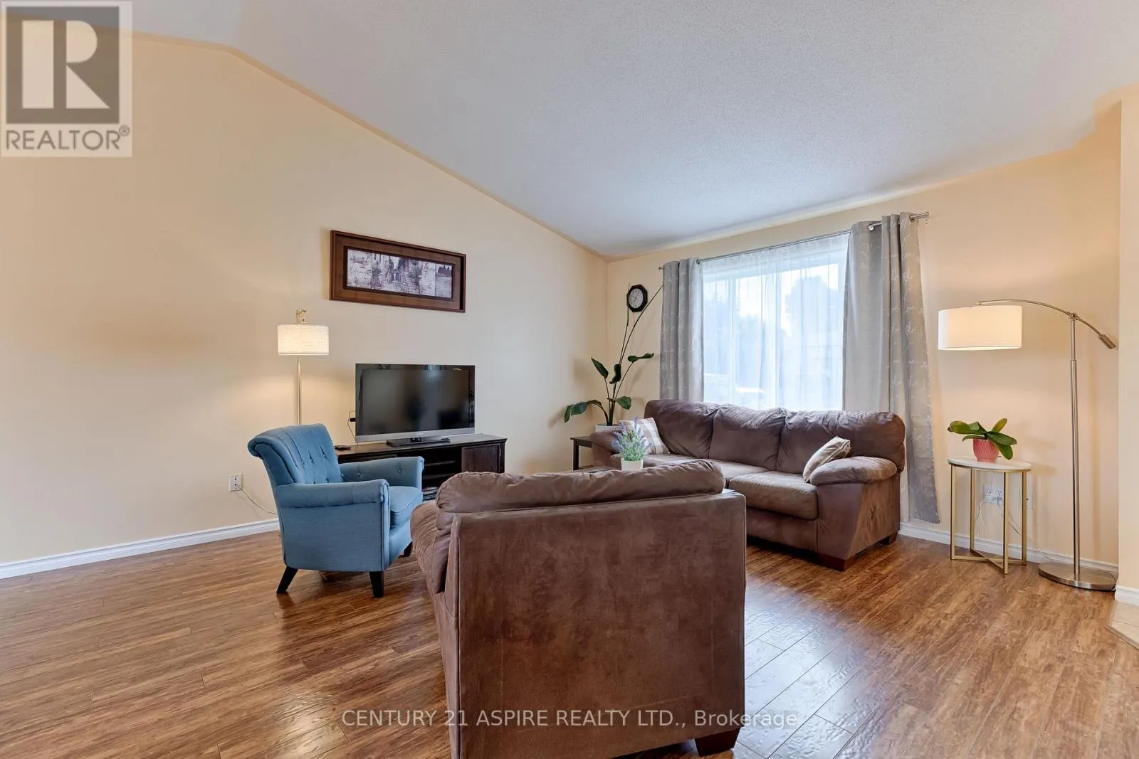 6 GERALD AVENUE