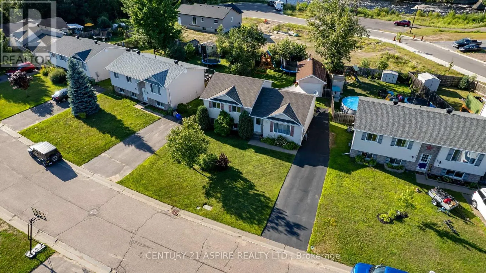 6 GERALD AVENUE