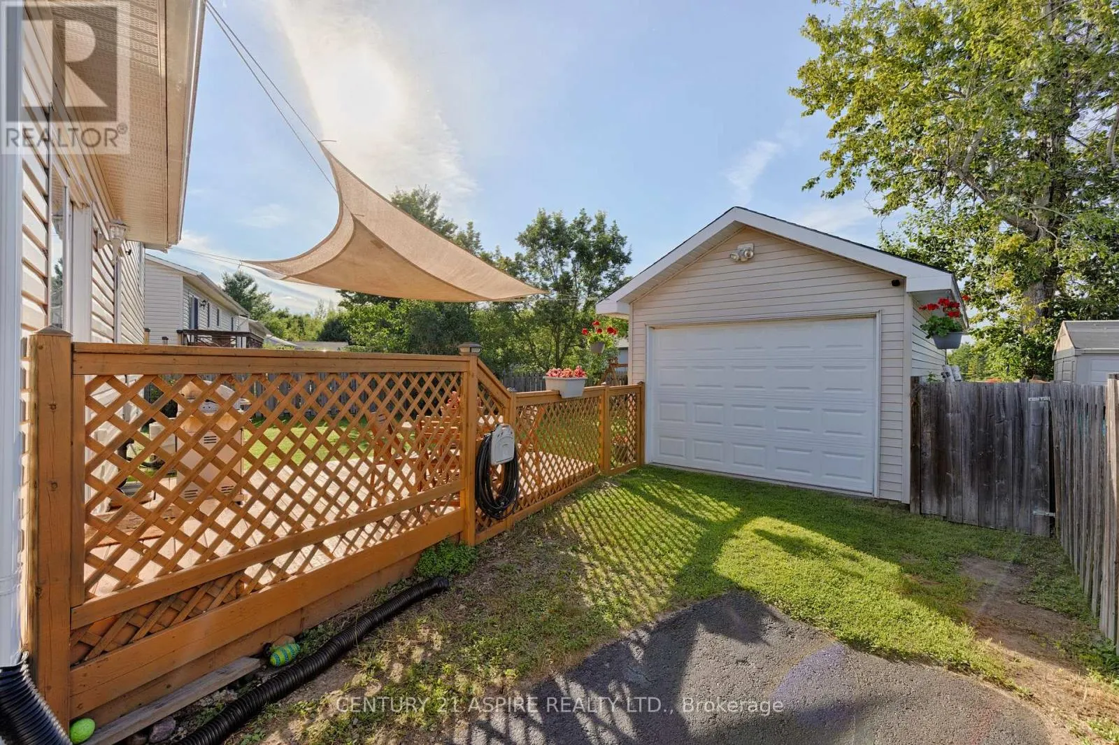 6 GERALD AVENUE