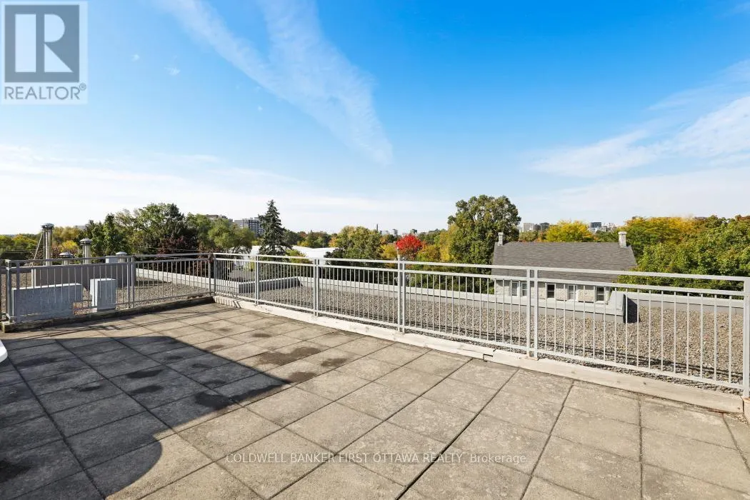 303 - 939 NORTH RIVER ROAD