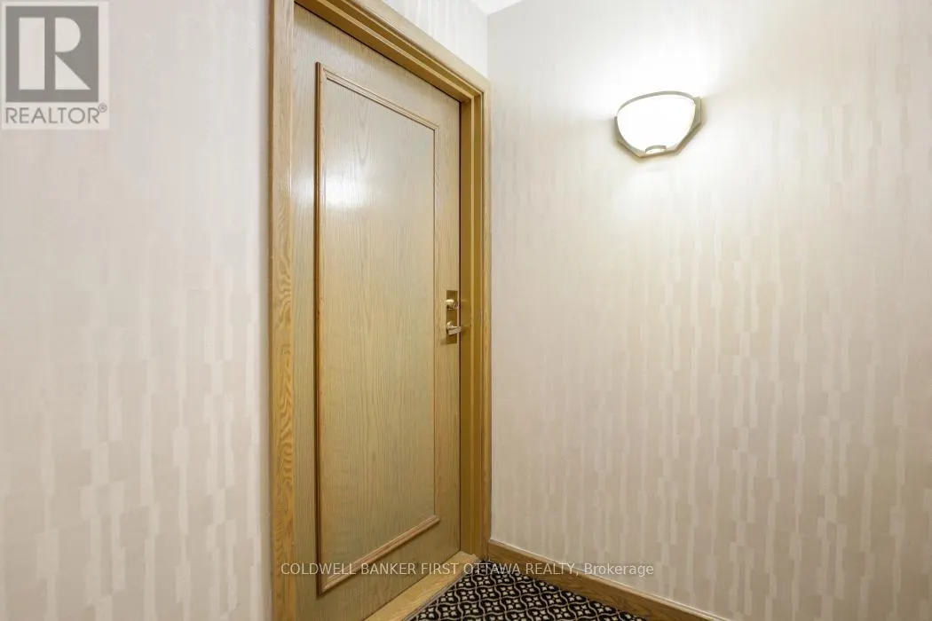 303 - 939 NORTH RIVER ROAD