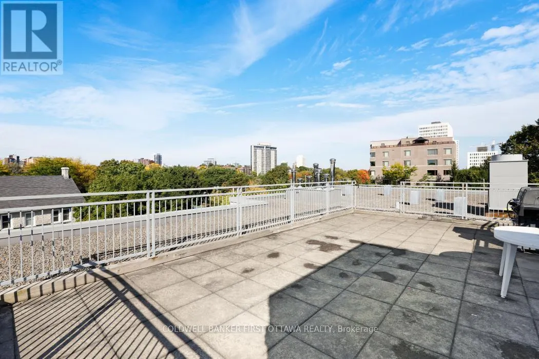 303 - 939 NORTH RIVER ROAD
