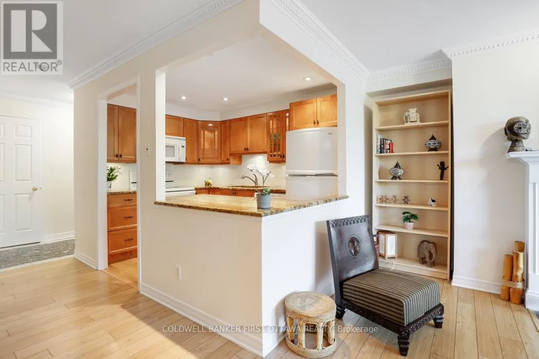 303 - 939 NORTH RIVER ROAD