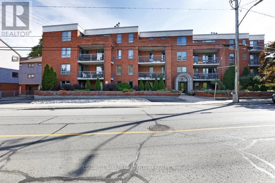 303 - 939 NORTH RIVER ROAD