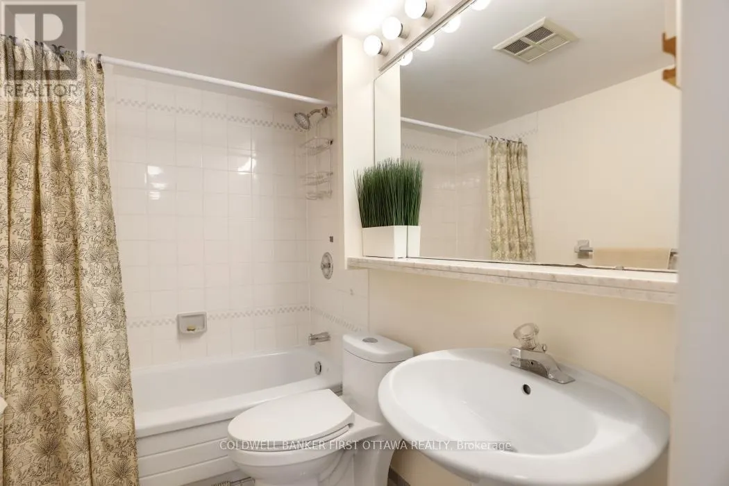 303 - 939 NORTH RIVER ROAD