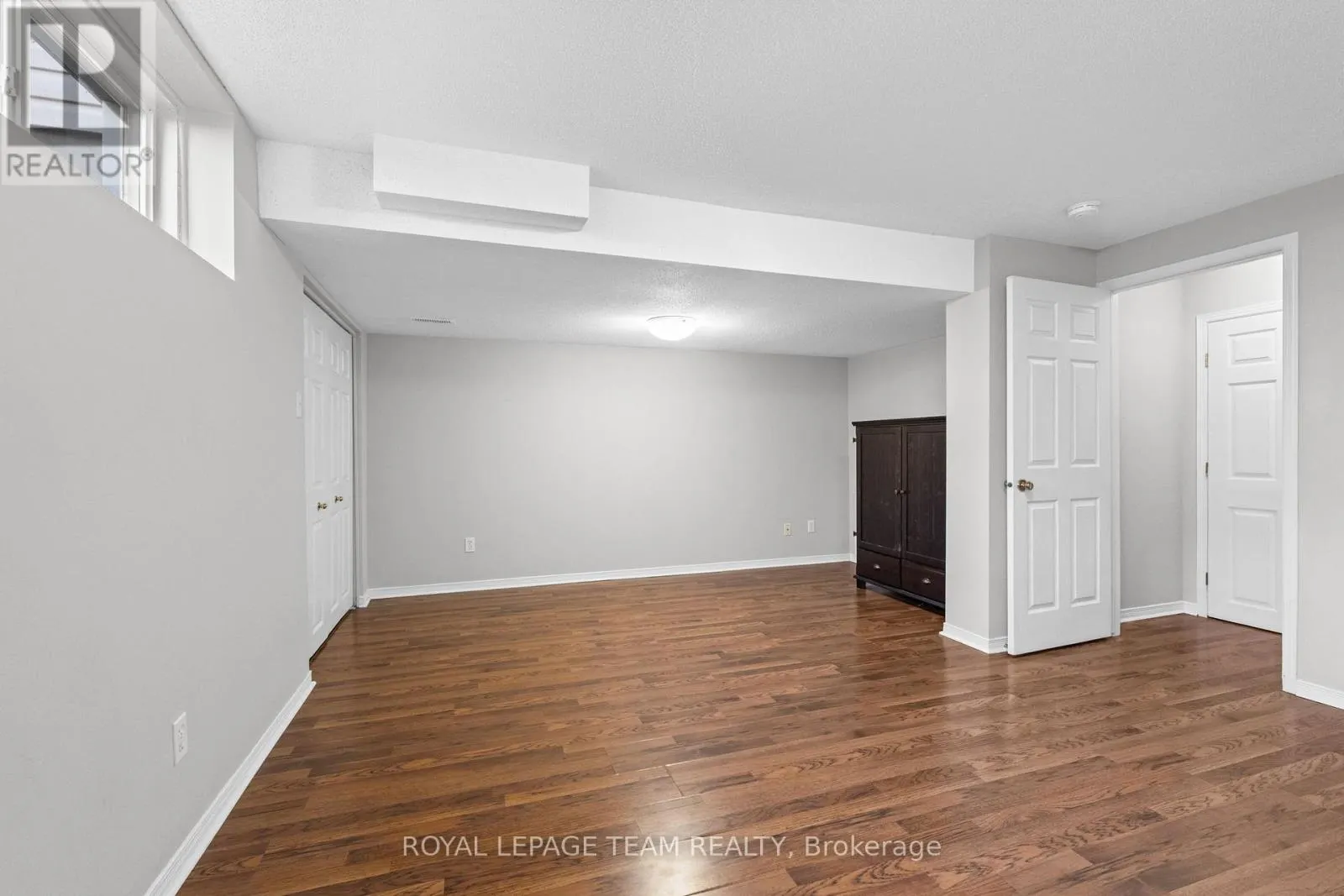 21 UPNEY DRIVE