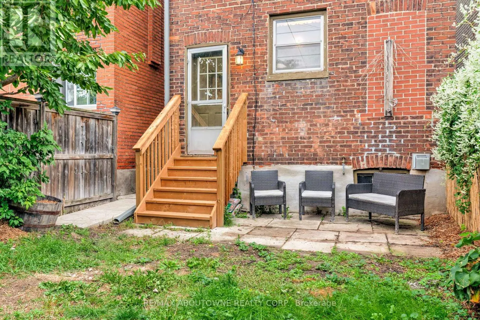 27 GARFIELD AVENUE N