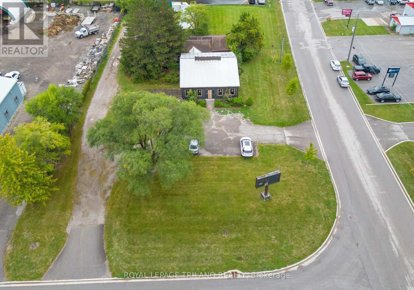 2040 BLUE HERON DRIVE