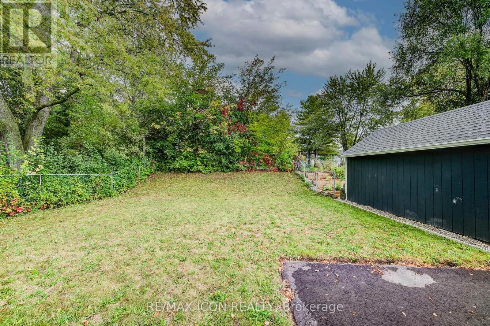 105 LORNE CRESCENT