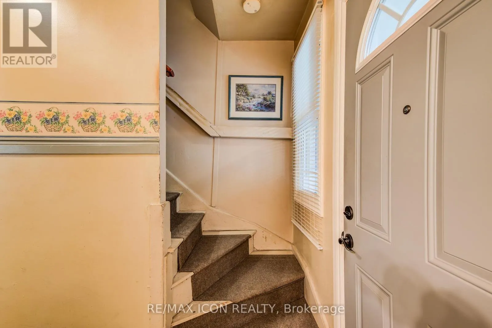 105 LORNE CRESCENT