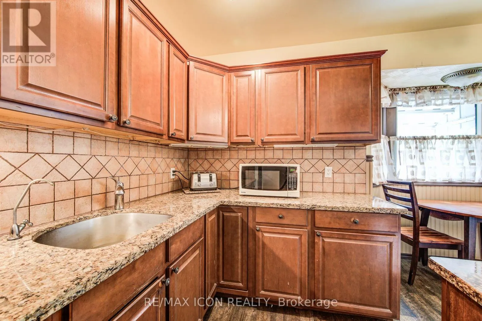 105 LORNE CRESCENT