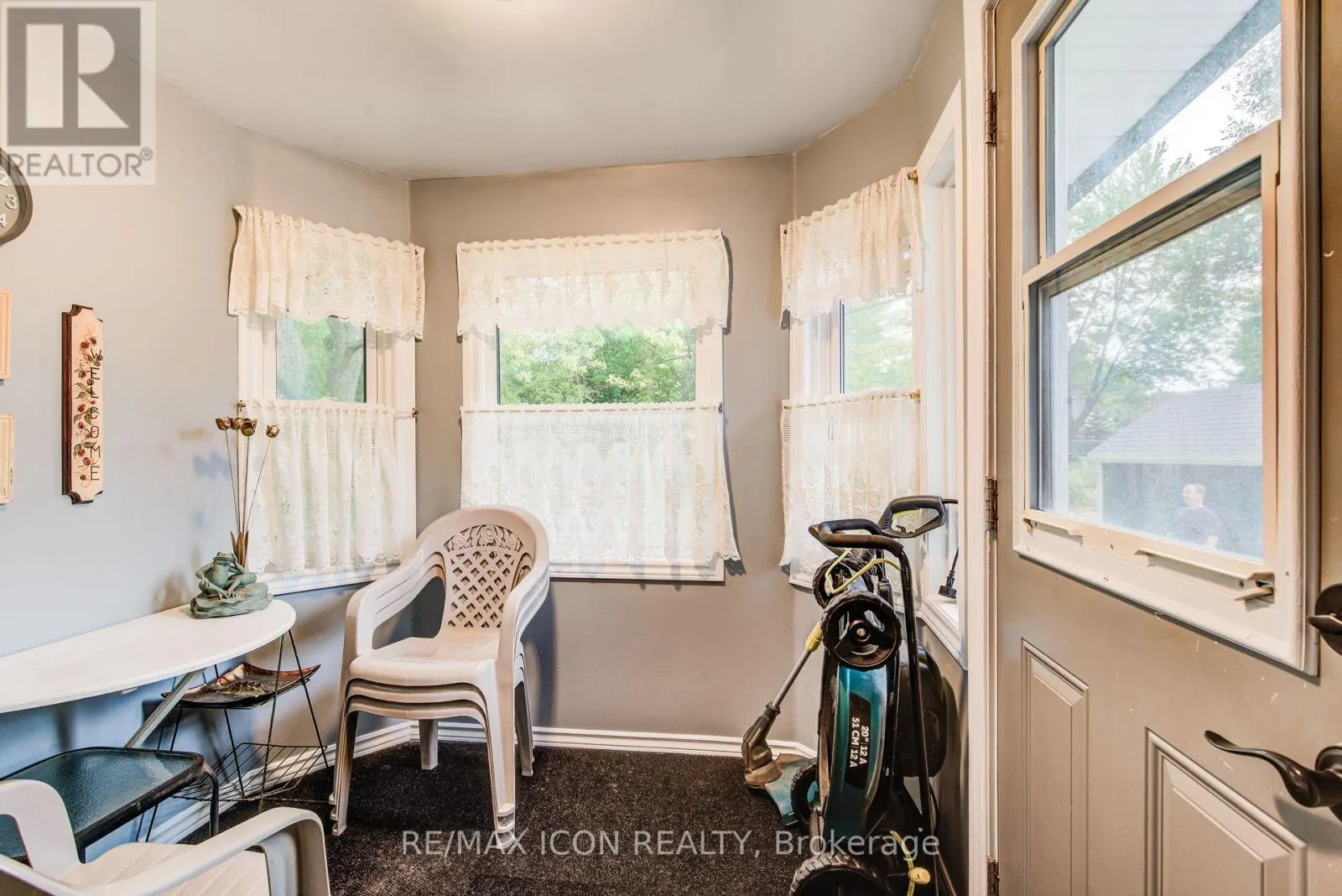 105 LORNE CRESCENT