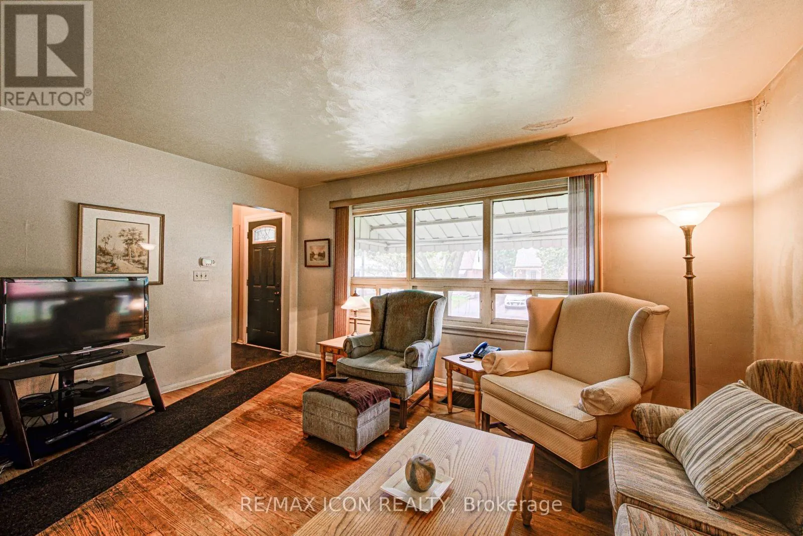 105 LORNE CRESCENT