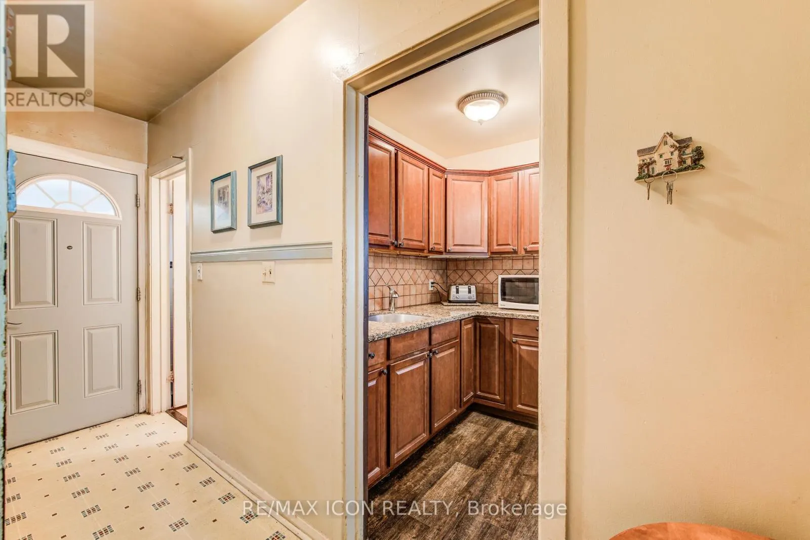 105 LORNE CRESCENT