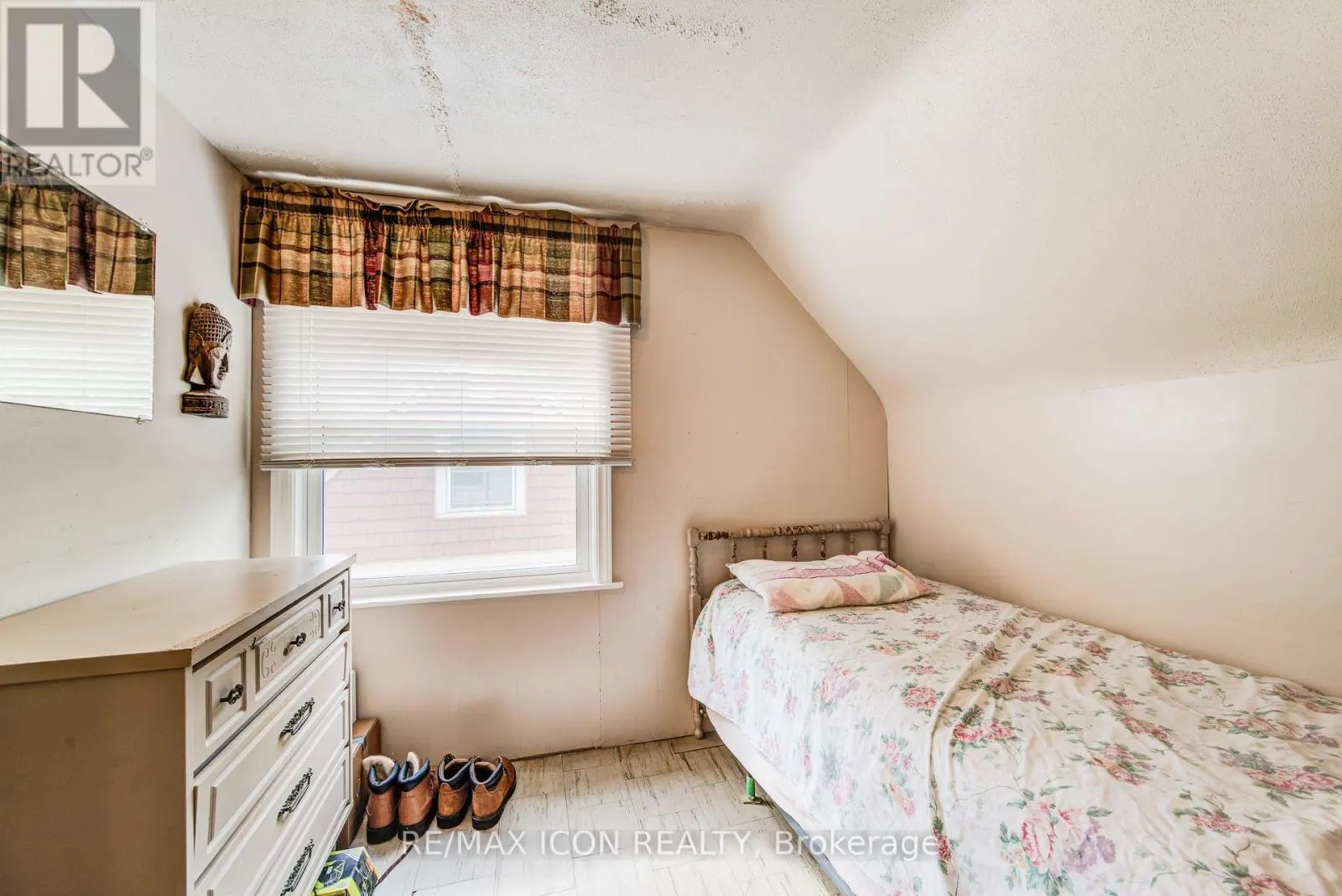 105 LORNE CRESCENT