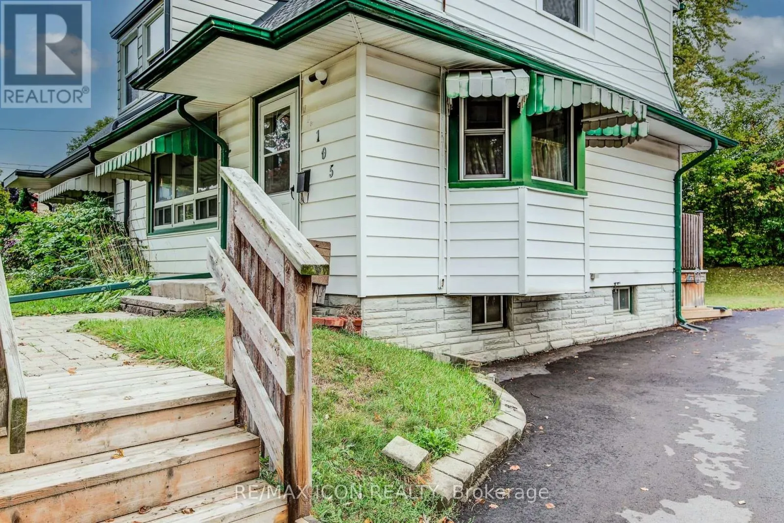 105 LORNE CRESCENT