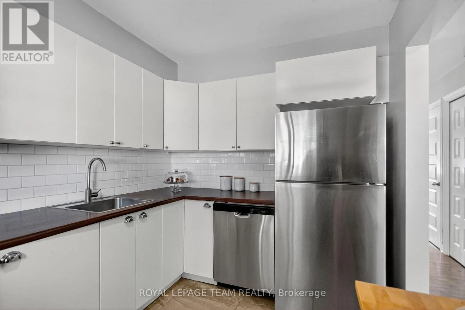 1E SEYTON DRIVE