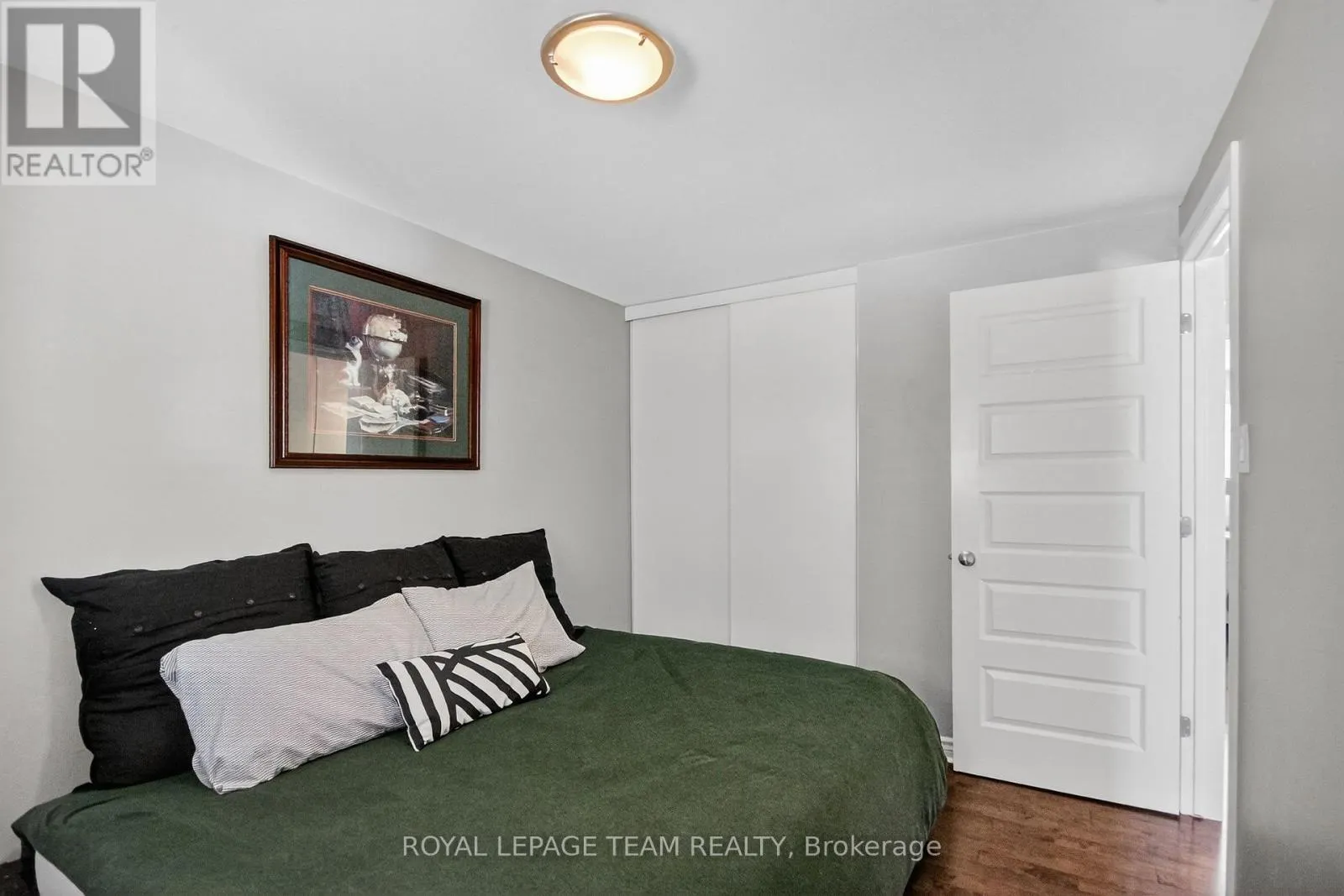 1E SEYTON DRIVE