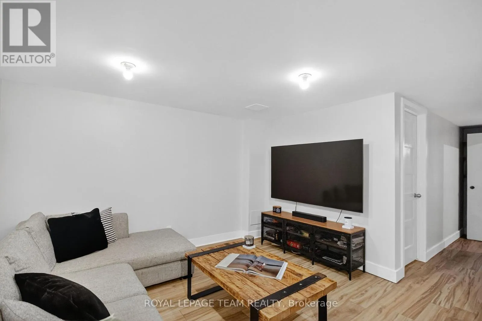 1E SEYTON DRIVE