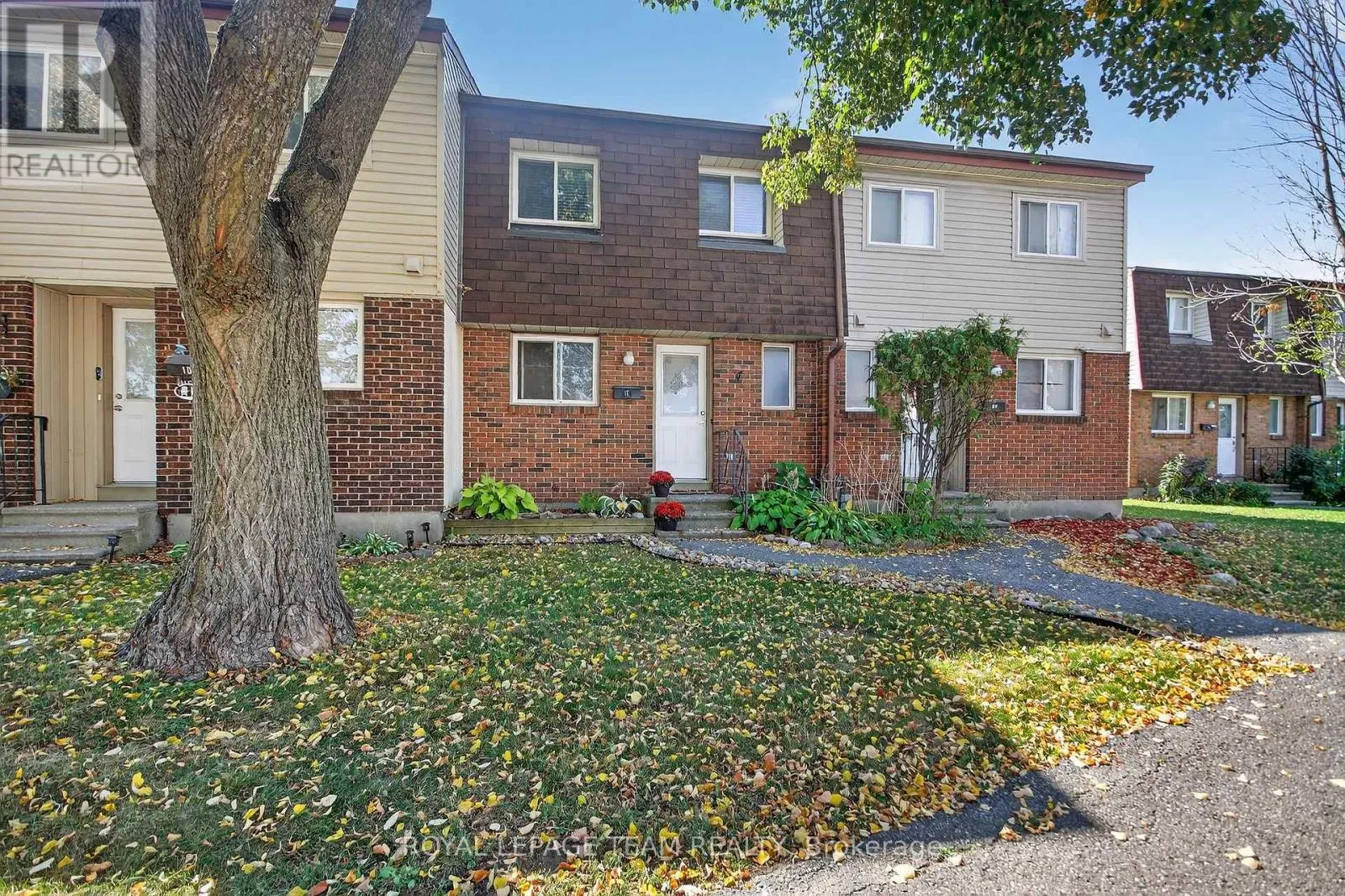 1E SEYTON DRIVE