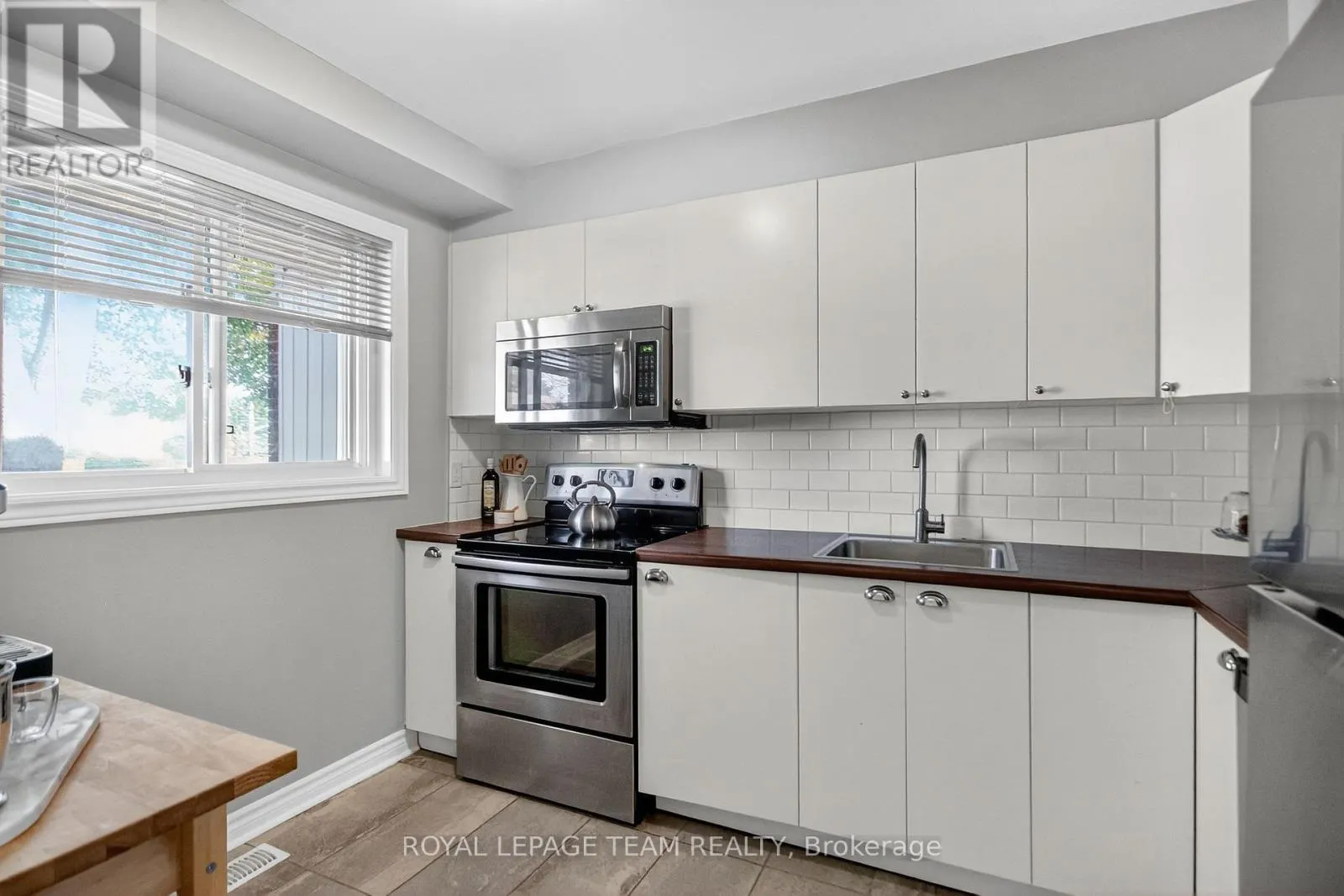 1E SEYTON DRIVE