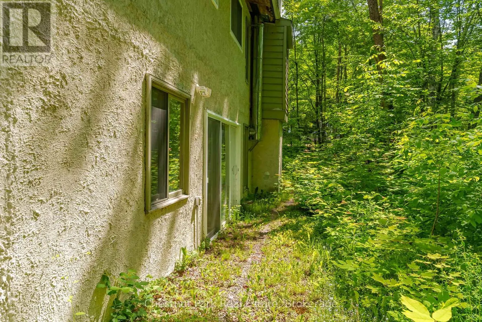 115 WOODLAND DRIVE