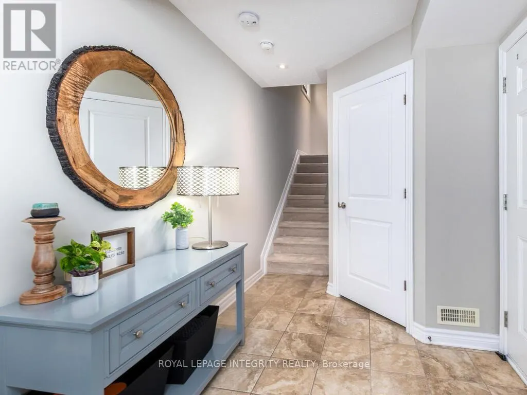 20 FALLENGALE CRESCENT W