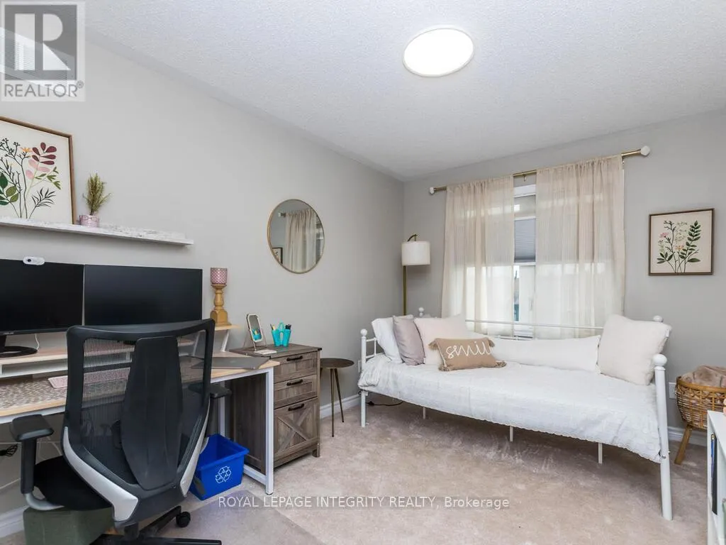 20 FALLENGALE CRESCENT W