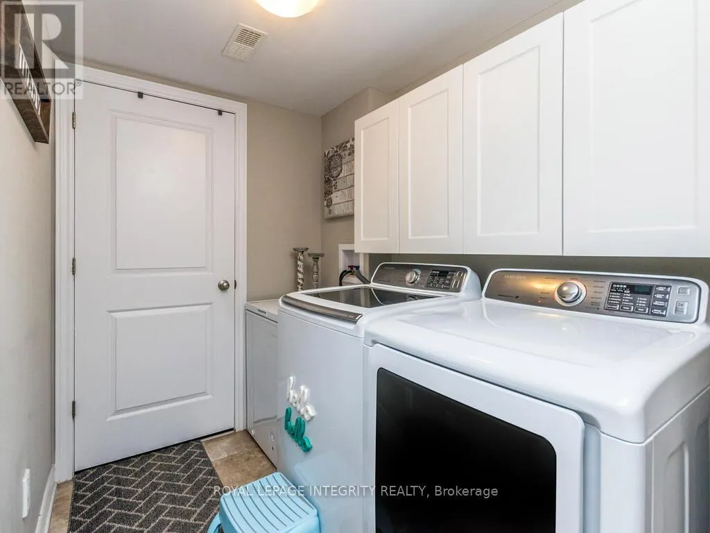 20 FALLENGALE CRESCENT W