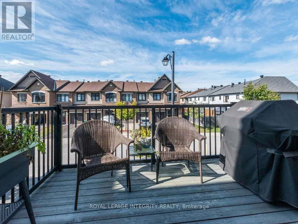 20 FALLENGALE CRESCENT W