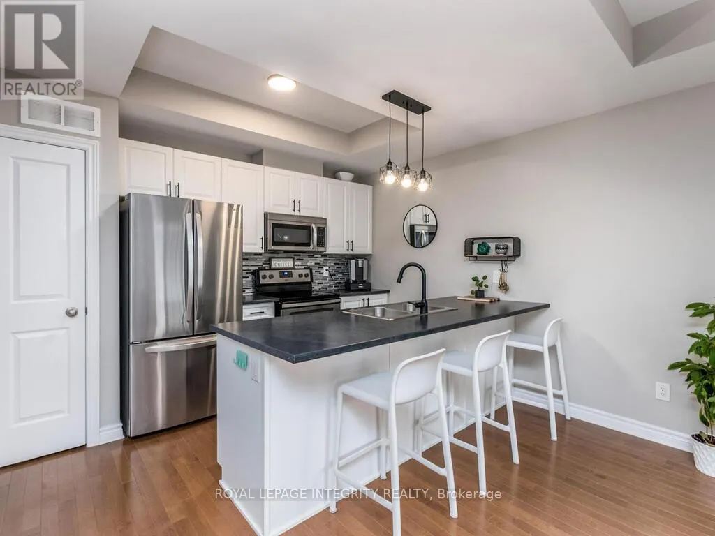 20 FALLENGALE CRESCENT W