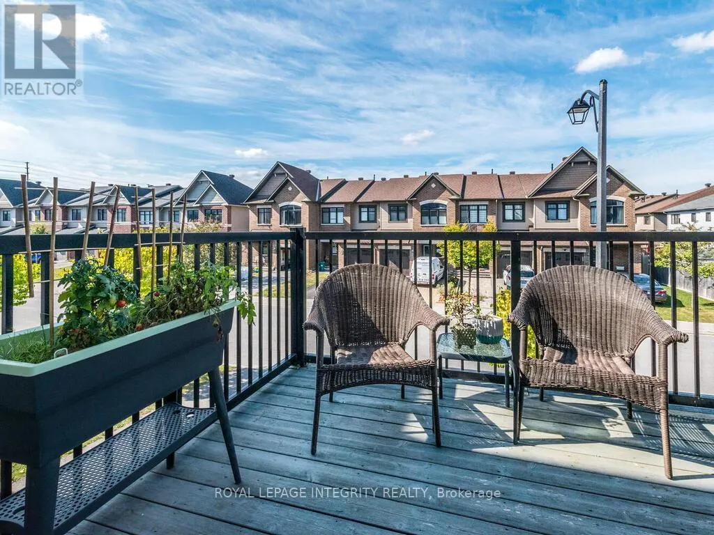 20 FALLENGALE CRESCENT W