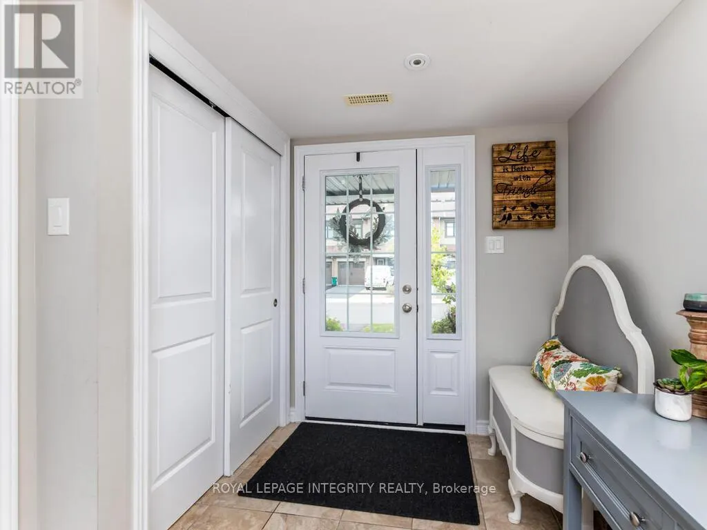 20 FALLENGALE CRESCENT W