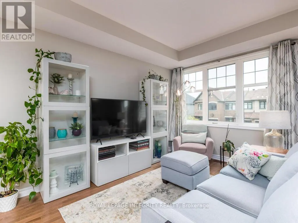 20 FALLENGALE CRESCENT W