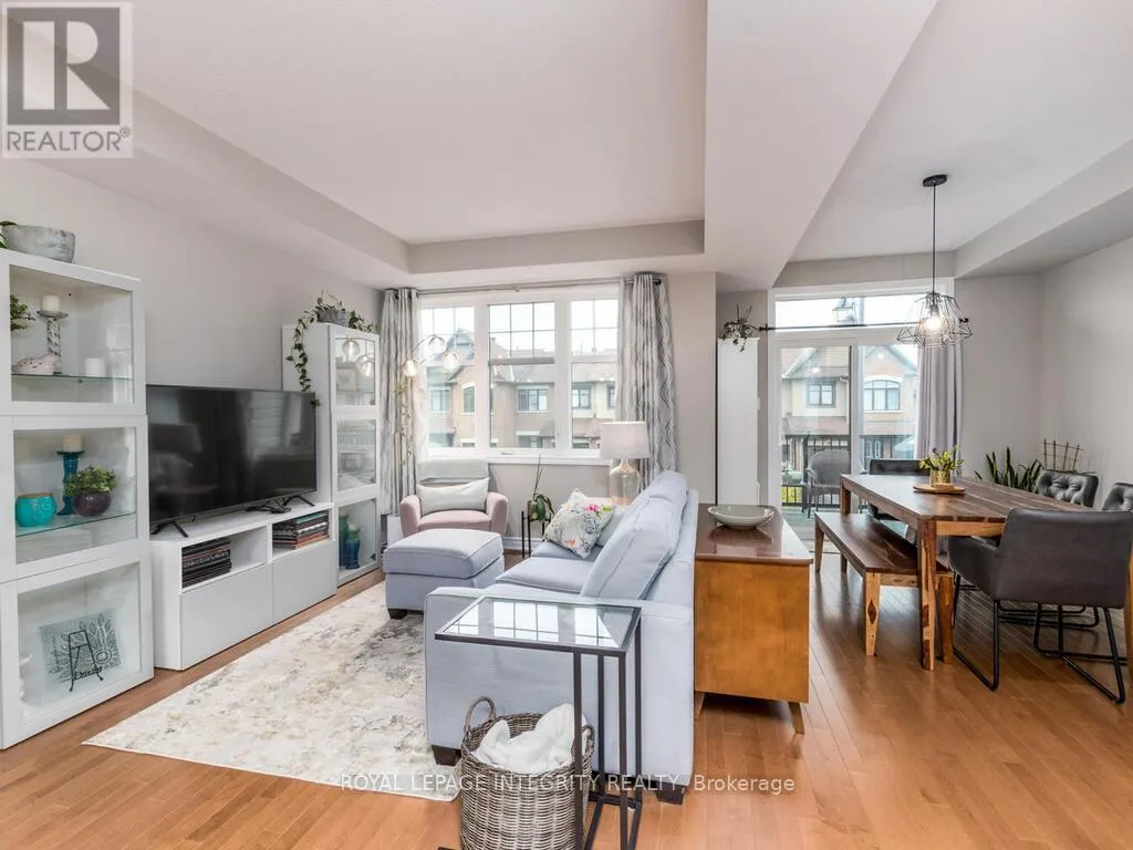 20 FALLENGALE CRESCENT W