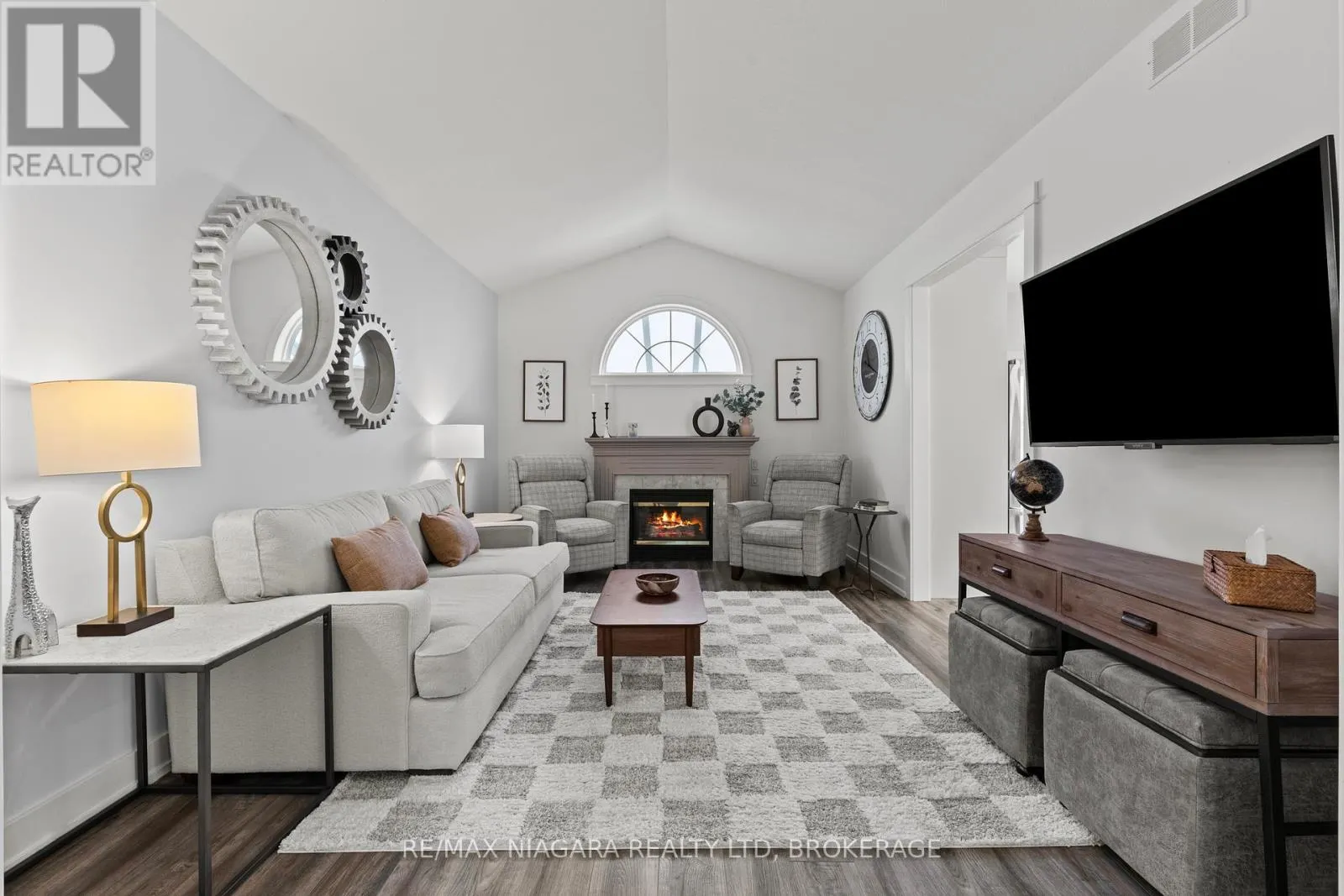 15 LORETTA DRIVE