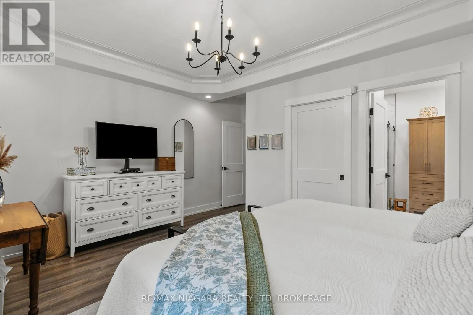 15 LORETTA DRIVE