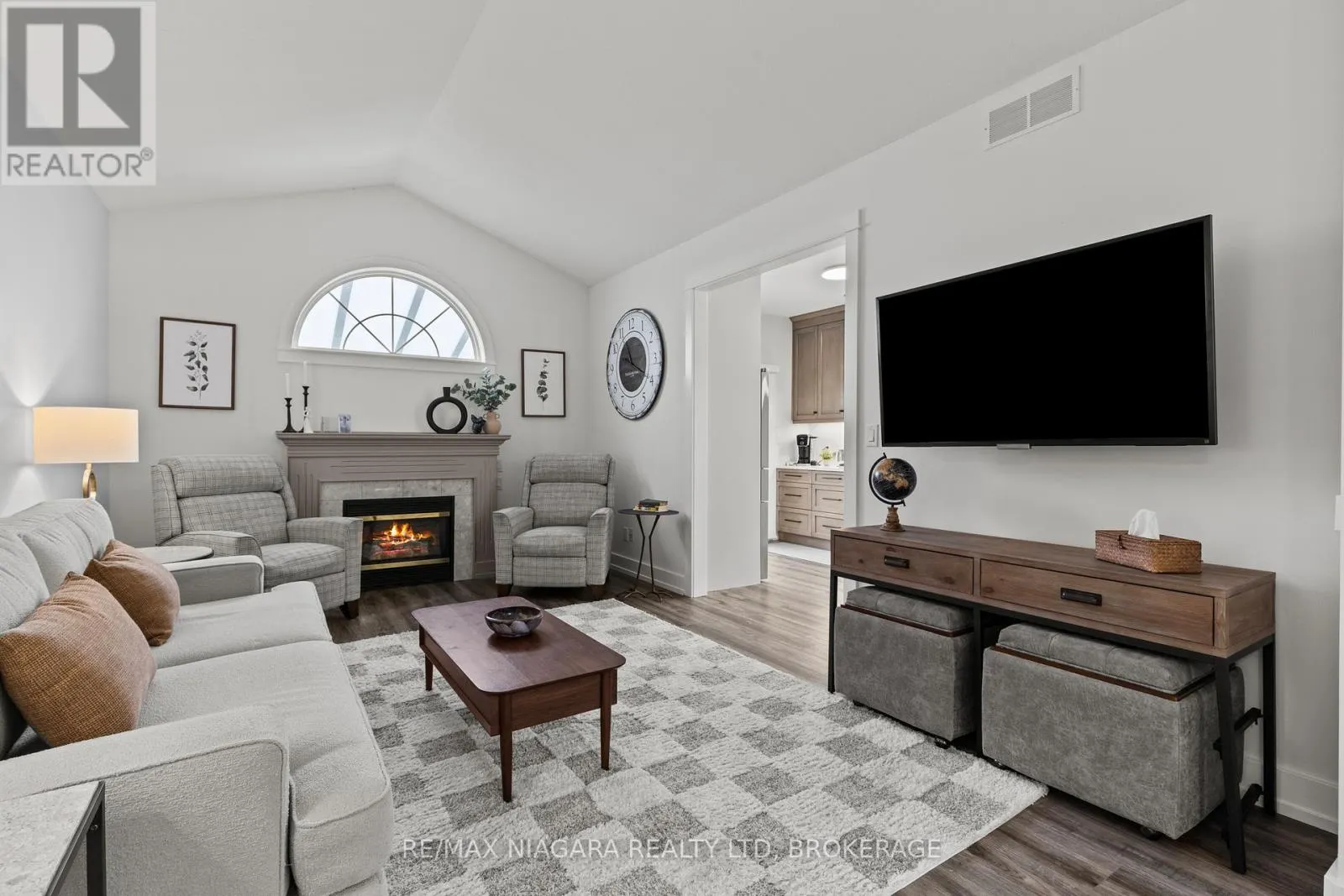 15 LORETTA DRIVE